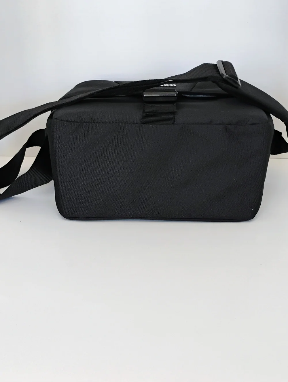 Canon 100ES Black Padded Camera Messenger Shoulder Bag